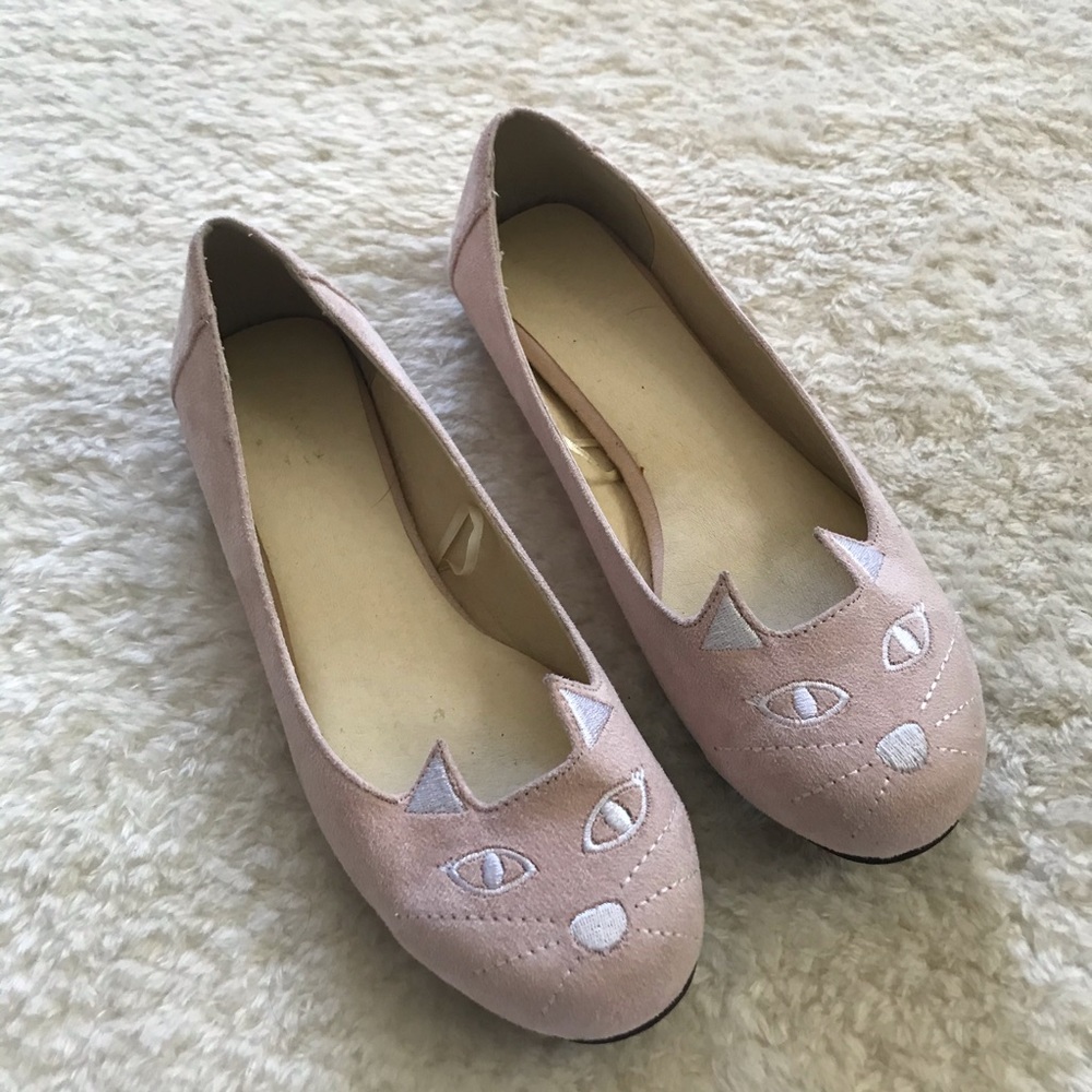 Like new kitty flats
